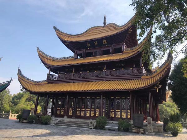 深圳債務(wù)追討律師帶您了解債務(wù)清償?shù)捻樞蚴窃鯓拥? src="/uploads/76/207.jpg"/></p>
<p>
　　可見，關(guān)于債務(wù)人不克不及了債全數(shù)債權(quán)且沒有商定了債次第的情形，依據(jù)現(xiàn)行司法解釋的規(guī)定，清償順序應(yīng)當(dāng)是“先息后本”而非“先本后息”，即應(yīng)當(dāng)先清償一般債務(wù)利息，再清償作為主債務(wù)的本金。
</p>
<p style="TEXT-ALIGN: center"><img alt=